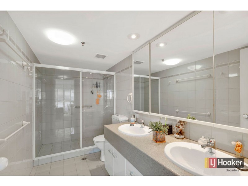 66/21 Bayview Street, Runaway Bay QLD 4216