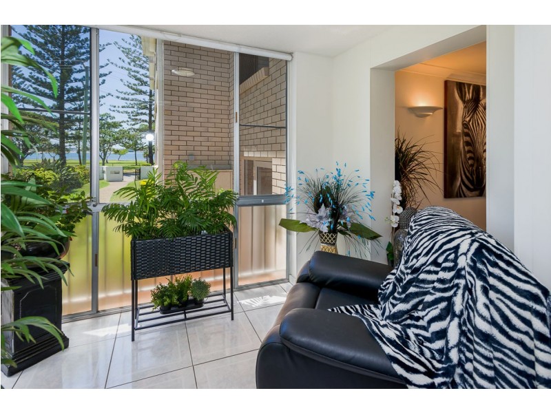 2/198 Marine Parade, Labrador QLD 4215