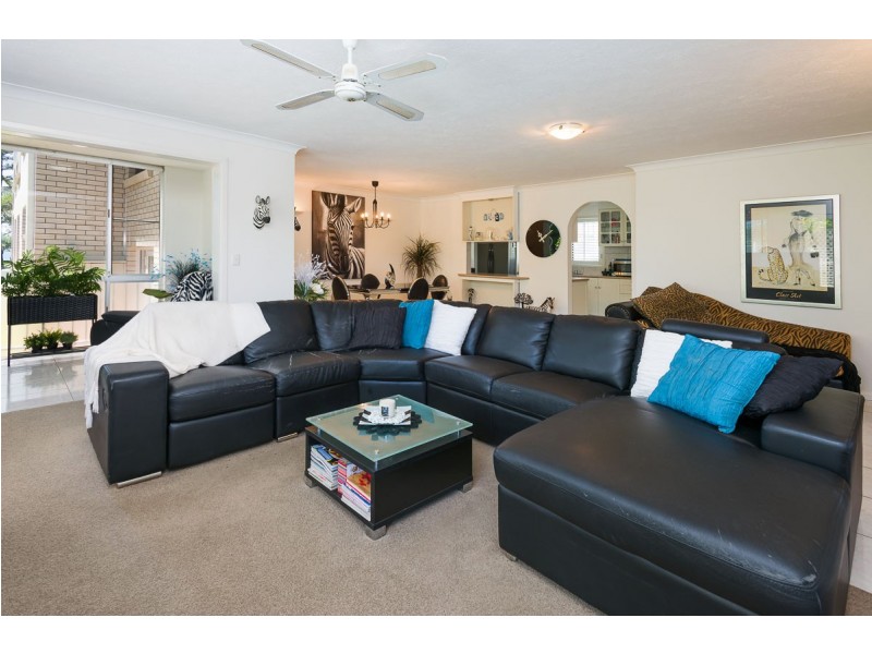 2/198 Marine Parade, Labrador QLD 4215