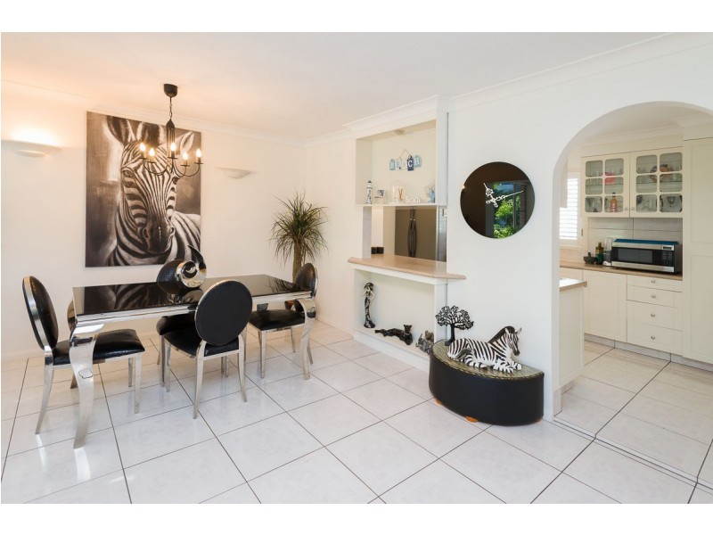 2/198 Marine Parade, Labrador QLD 4215