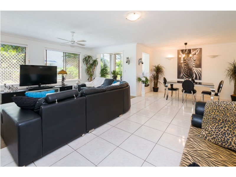 2/198 Marine Parade, Labrador QLD 4215