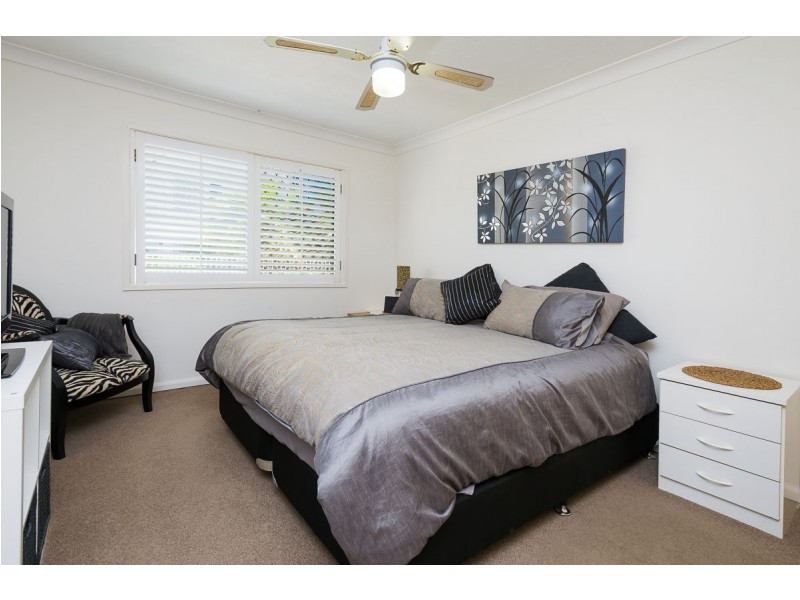 2/198 Marine Parade, Labrador QLD 4215