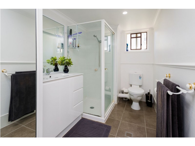 2/198 Marine Parade, Labrador QLD 4215