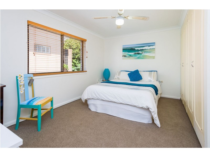 2/198 Marine Parade, Labrador QLD 4215