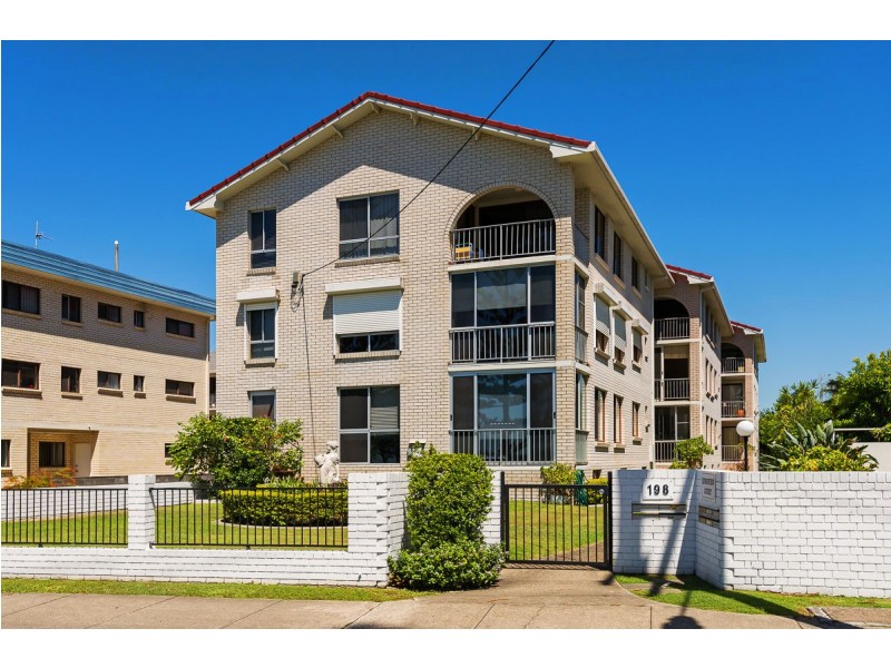 2/198 Marine Parade, Labrador QLD 4215