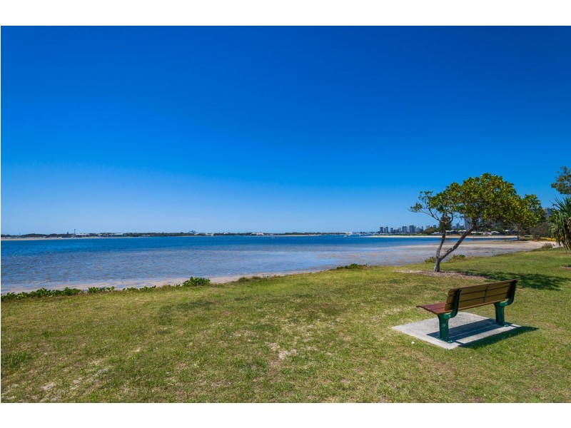 2/198 Marine Parade, Labrador QLD 4215