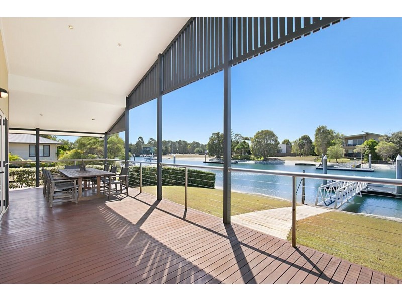 9 Doeblin Drive, South Stradbroke QLD 4216