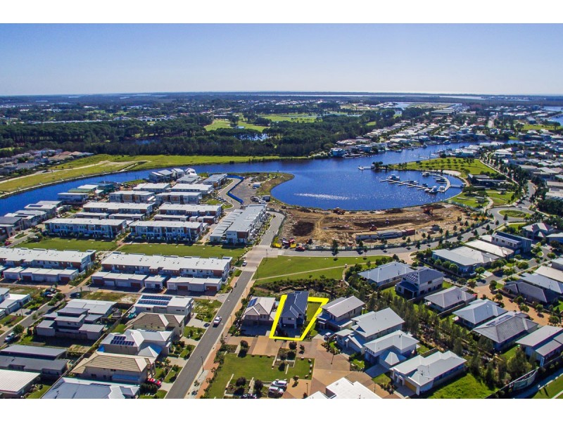 4 Halyard Crescent, Hope Island QLD 4212