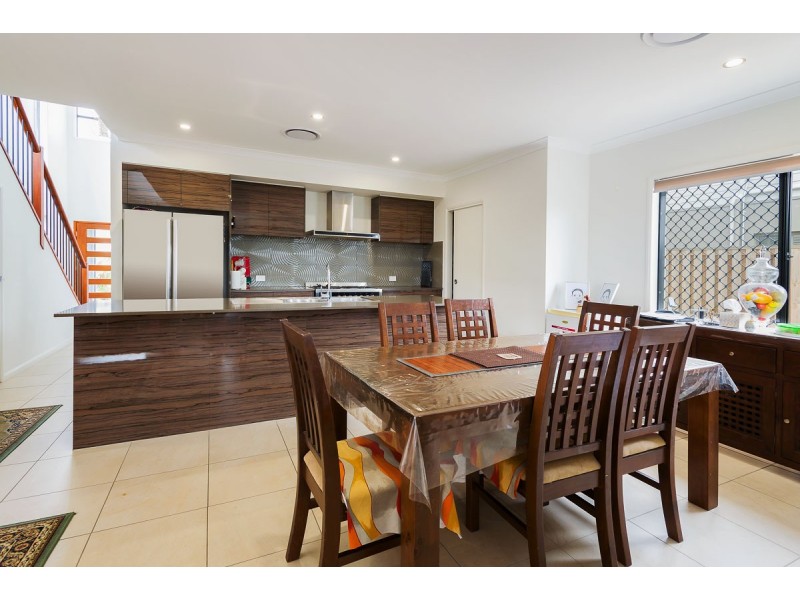 4 Halyard Crescent, Hope Island QLD 4212