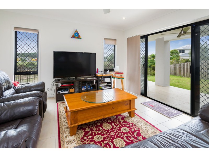 4 Halyard Crescent, Hope Island QLD 4212