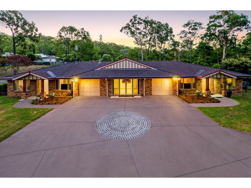 2/11 Woodlands Way, Parkwood QLD 4214