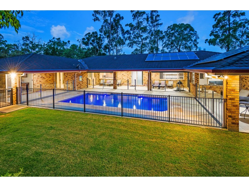 2/11 Woodlands Way, Parkwood QLD 4214