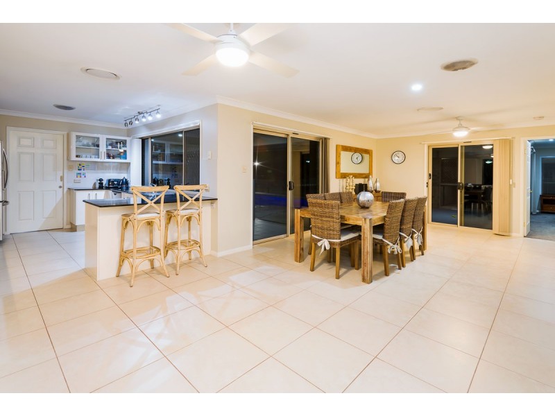 2/11 Woodlands Way, Parkwood QLD 4214