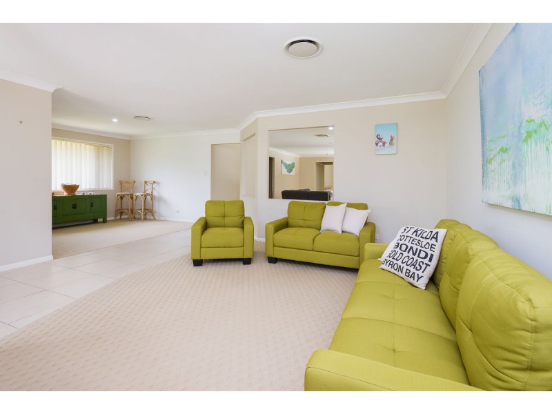 2/11 Woodlands Way, Parkwood QLD 4214