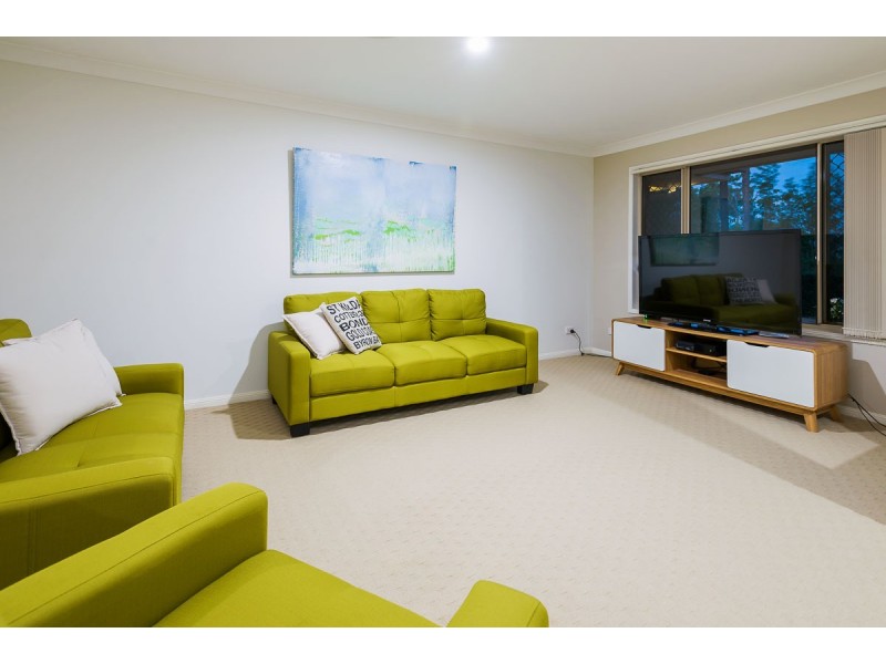 2/11 Woodlands Way, Parkwood QLD 4214