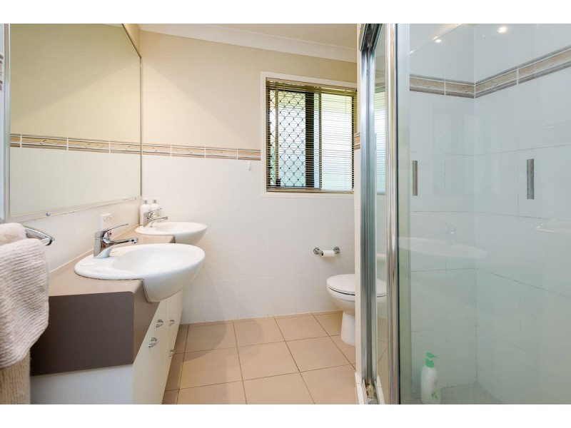 2/11 Woodlands Way, Parkwood QLD 4214