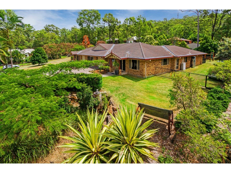 2/11 Woodlands Way, Parkwood QLD 4214