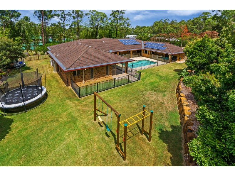 2/11 Woodlands Way, Parkwood QLD 4214