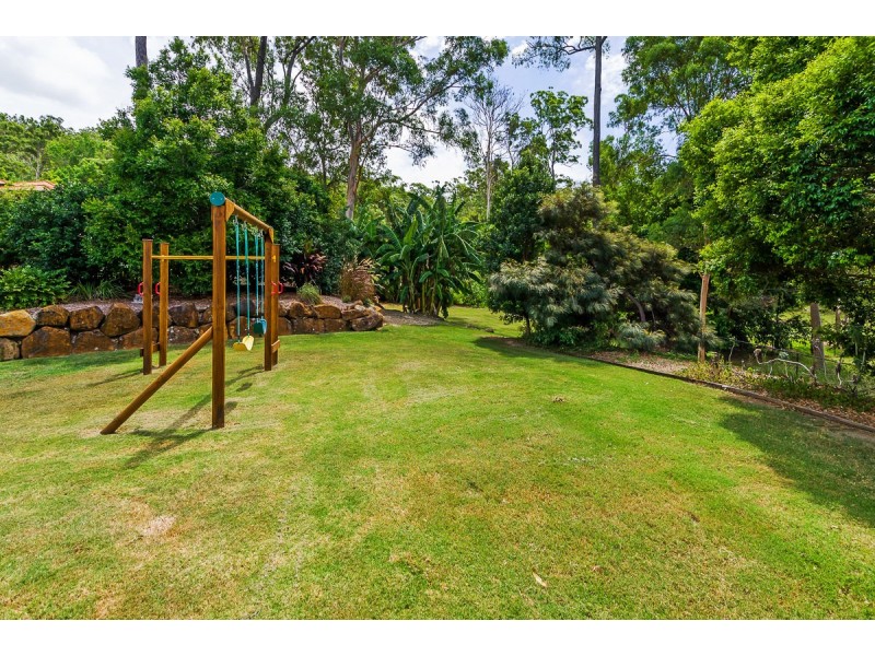 2/11 Woodlands Way, Parkwood QLD 4214
