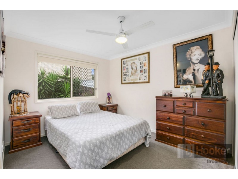 8 Sandow Street, Pacific Pines QLD 4211