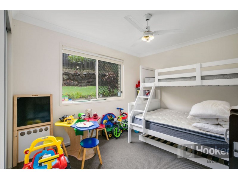 8 Sandow Street, Pacific Pines QLD 4211