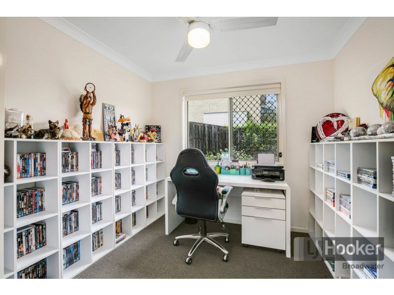 8 Sandow Street, Pacific Pines QLD 4211