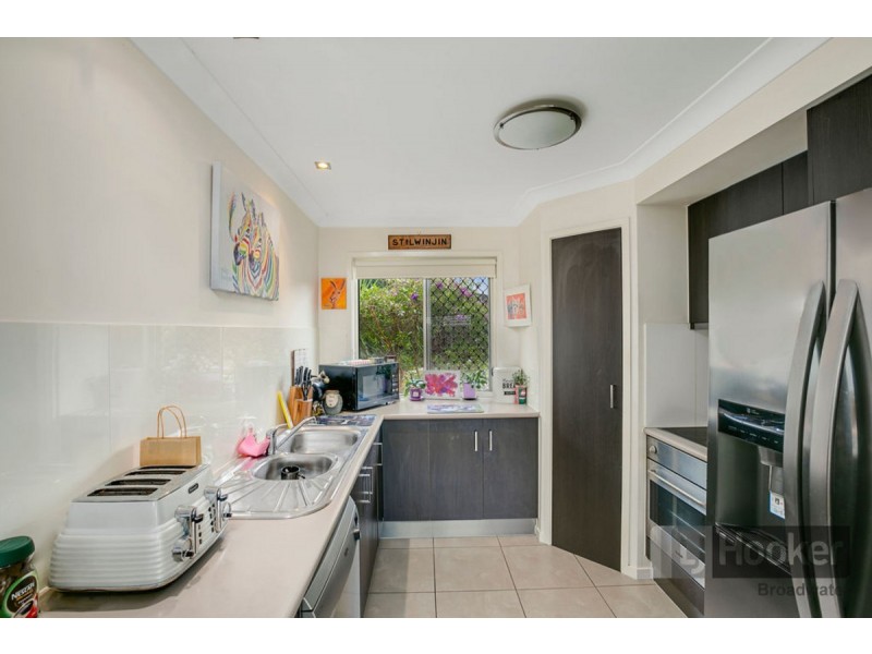 8 Sandow Street, Pacific Pines QLD 4211