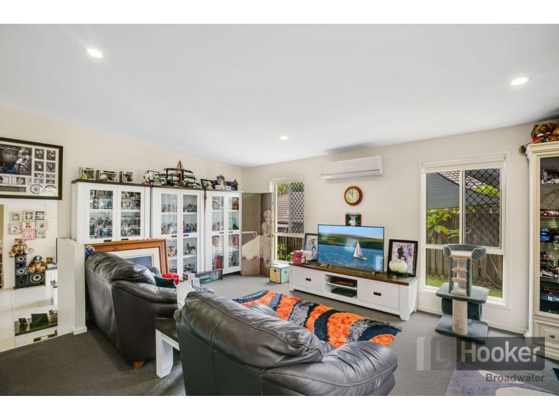8 Sandow Street, Pacific Pines QLD 4211