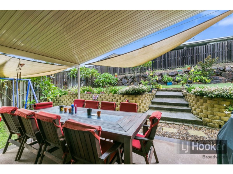 8 Sandow Street, Pacific Pines QLD 4211