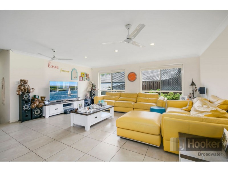 8 Sandow Street, Pacific Pines QLD 4211