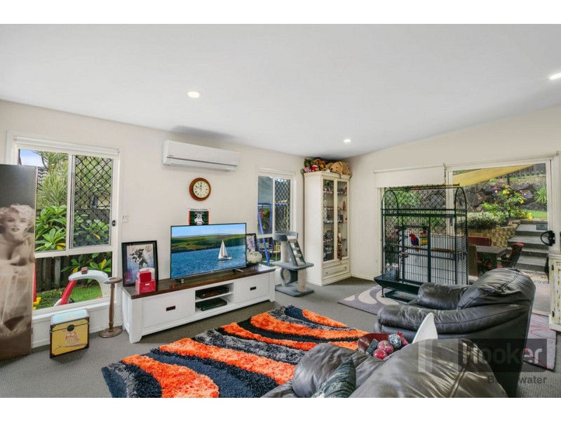 8 Sandow Street, Pacific Pines QLD 4211