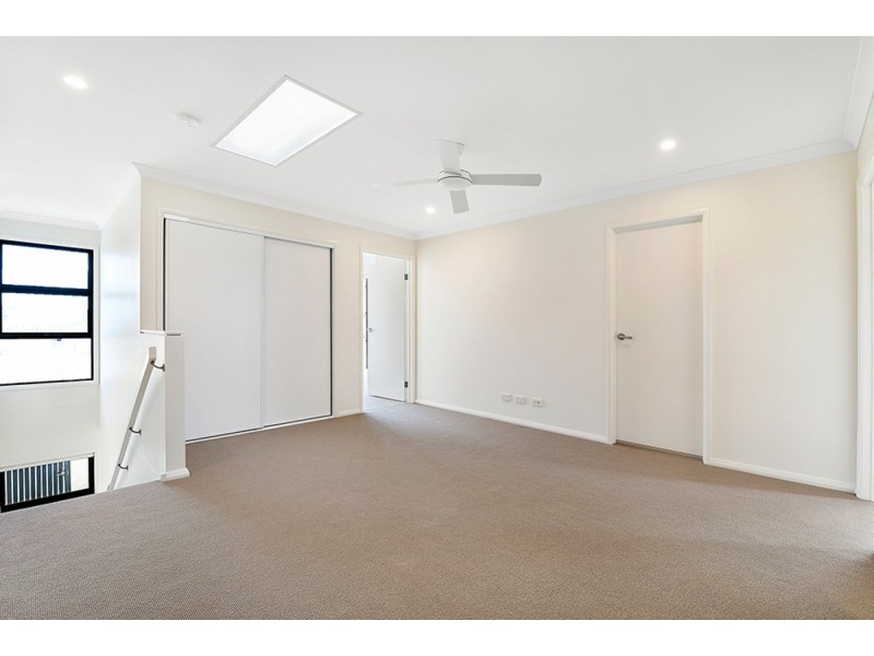 20 Regent Lane, Hope Island QLD 4212