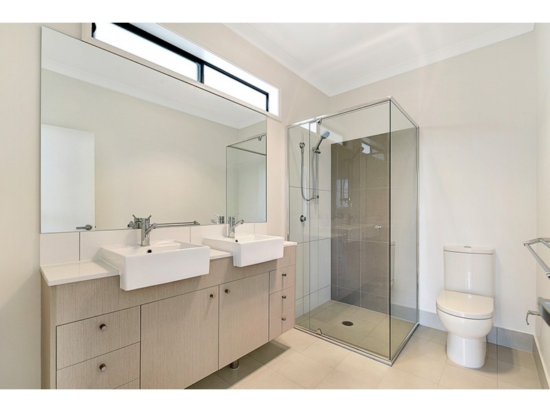 20 Regent Lane, Hope Island QLD 4212