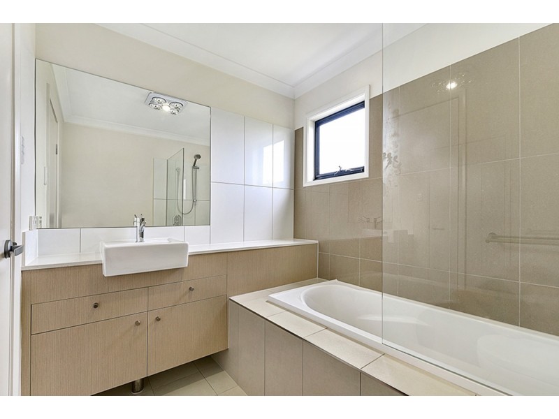 20 Regent Lane, Hope Island QLD 4212