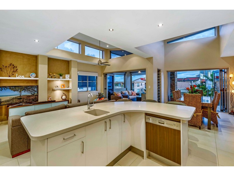 2/5 Whiting Street, Labrador QLD 4215