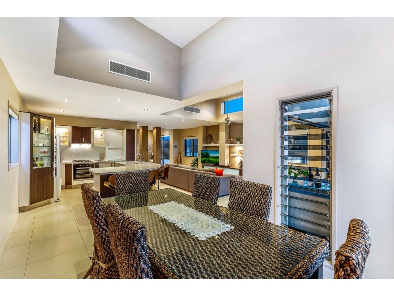 2/5 Whiting Street, Labrador QLD 4215