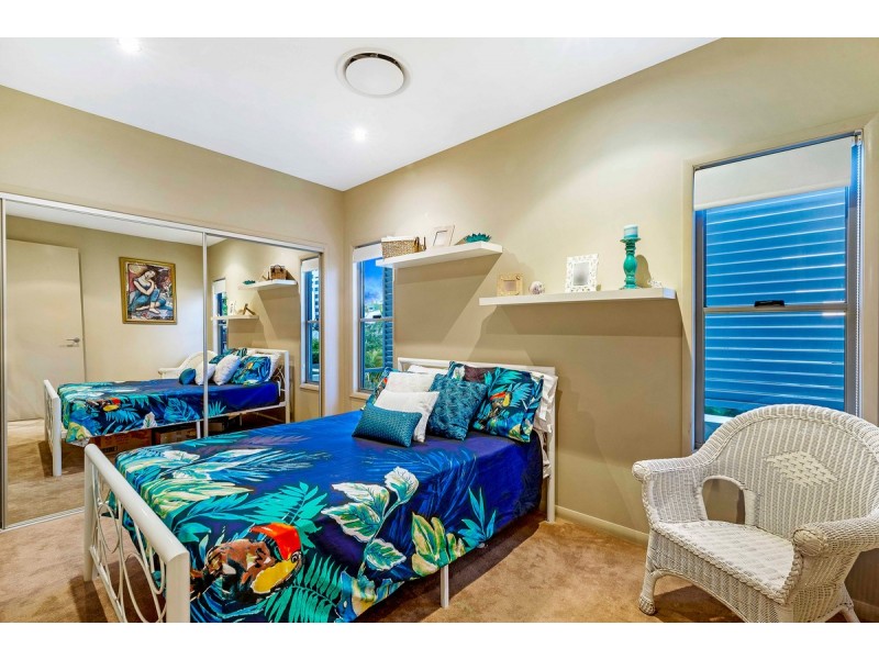 2/5 Whiting Street, Labrador QLD 4215