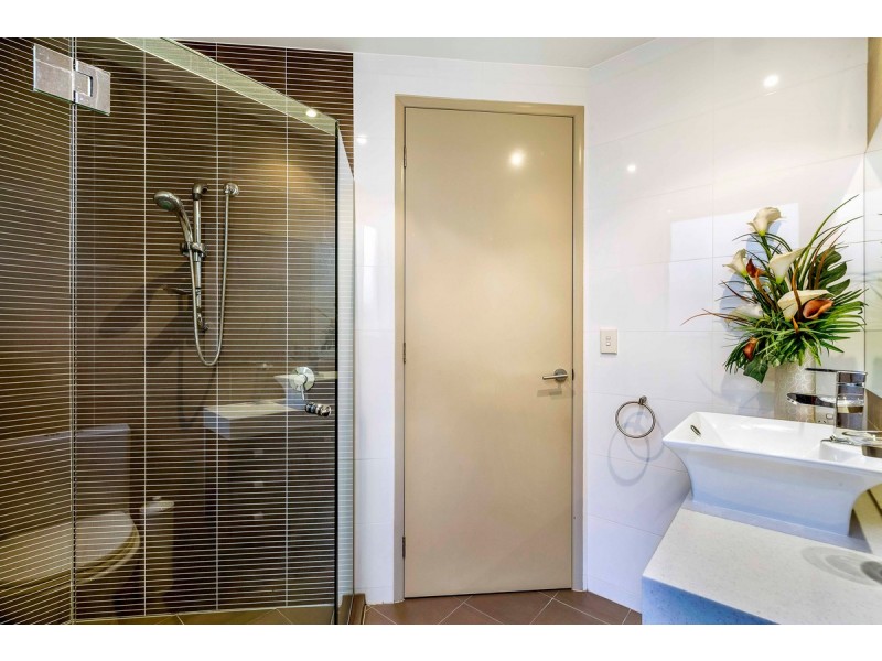 2/5 Whiting Street, Labrador QLD 4215