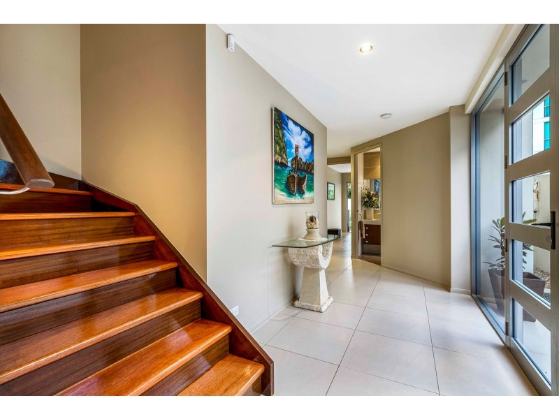 2/5 Whiting Street, Labrador QLD 4215