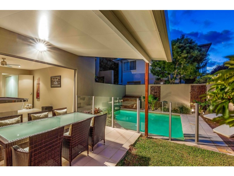2/5 Whiting Street, Labrador QLD 4215
