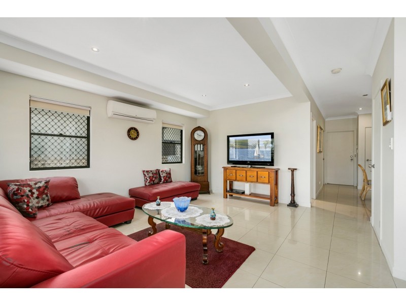 2/40 Bayview Street, Runaway Bay QLD 4216