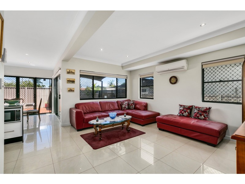 2/40 Bayview Street, Runaway Bay QLD 4216