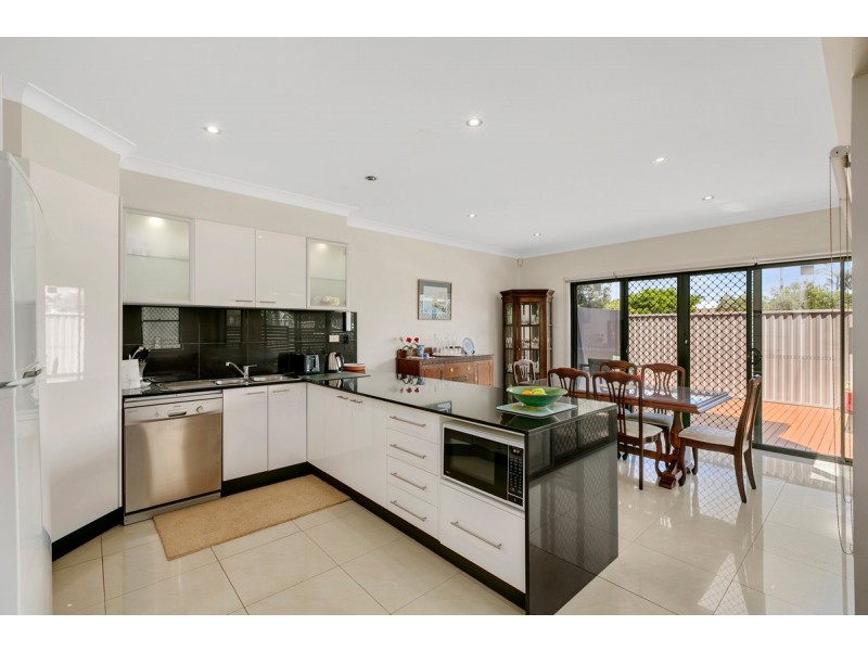 2/40 Bayview Street, Runaway Bay QLD 4216