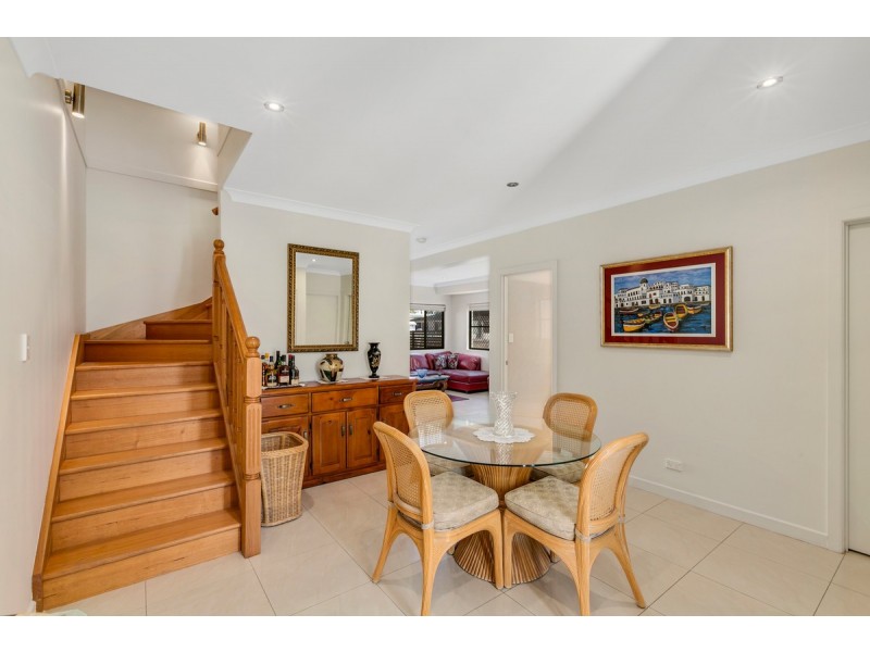 2/40 Bayview Street, Runaway Bay QLD 4216