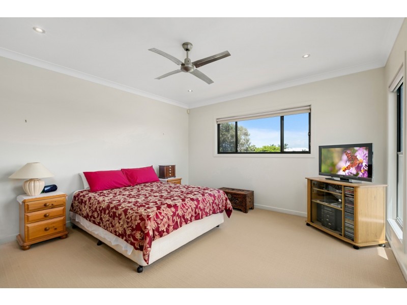 2/40 Bayview Street, Runaway Bay QLD 4216