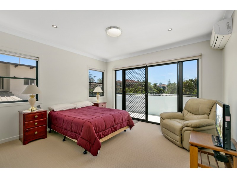 2/40 Bayview Street, Runaway Bay QLD 4216