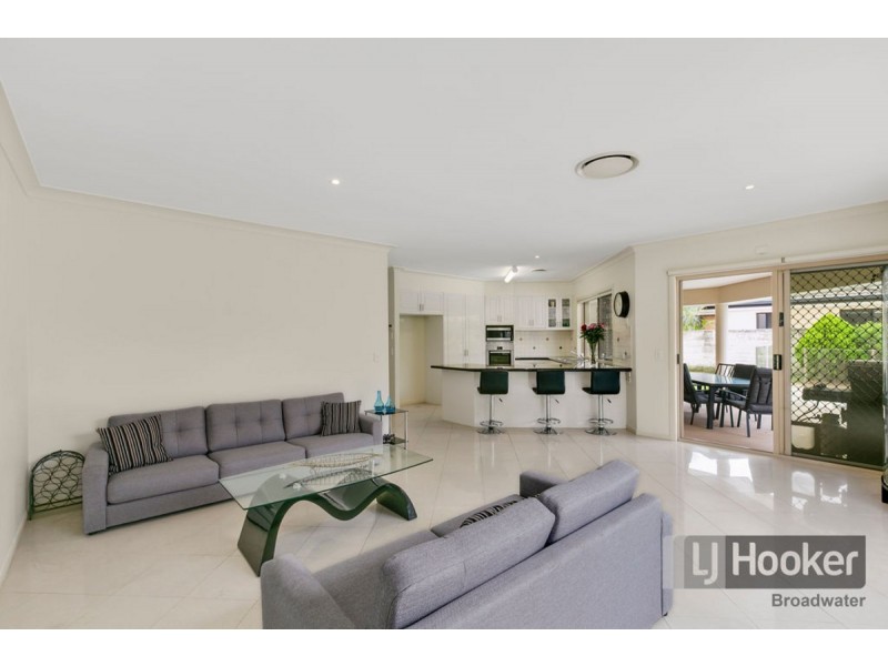 13 Dallow Crescent, Helensvale QLD 4212