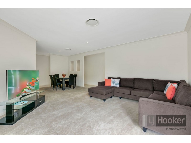 13 Dallow Crescent, Helensvale QLD 4212