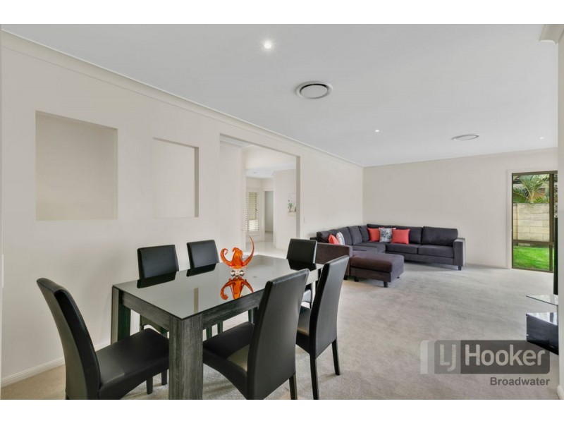 13 Dallow Crescent, Helensvale QLD 4212