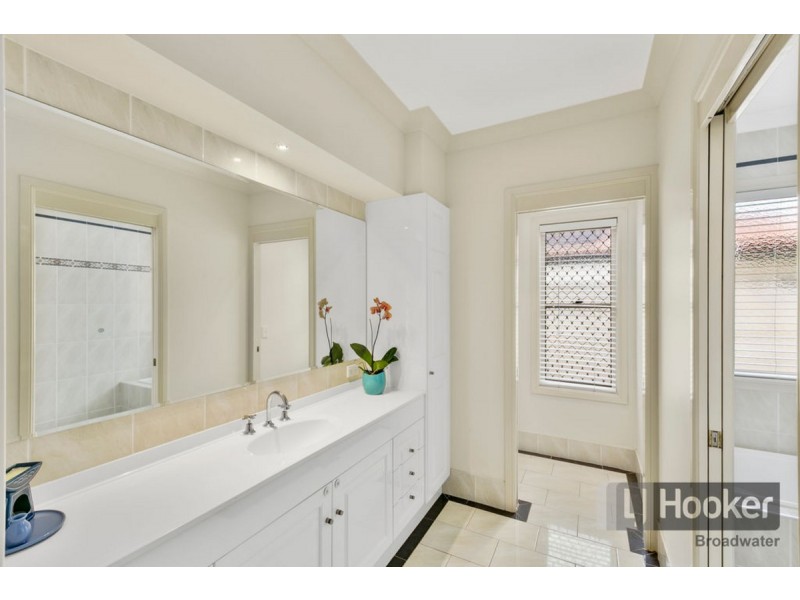 13 Dallow Crescent, Helensvale QLD 4212